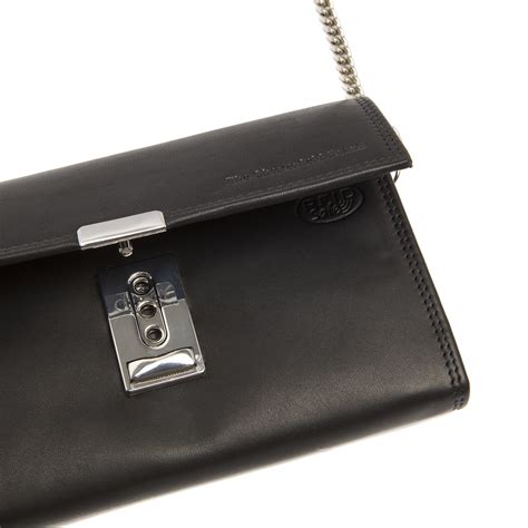 fendi portefeuille femme|Portefeuille en cuir à chaîne Fendi .